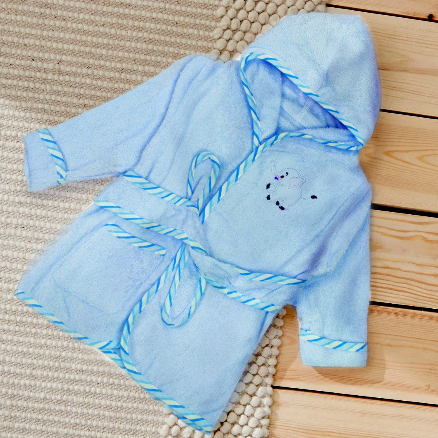 Baby Moo Playing Elephant Embroidered Half Sleeves Bathrobe - Blue