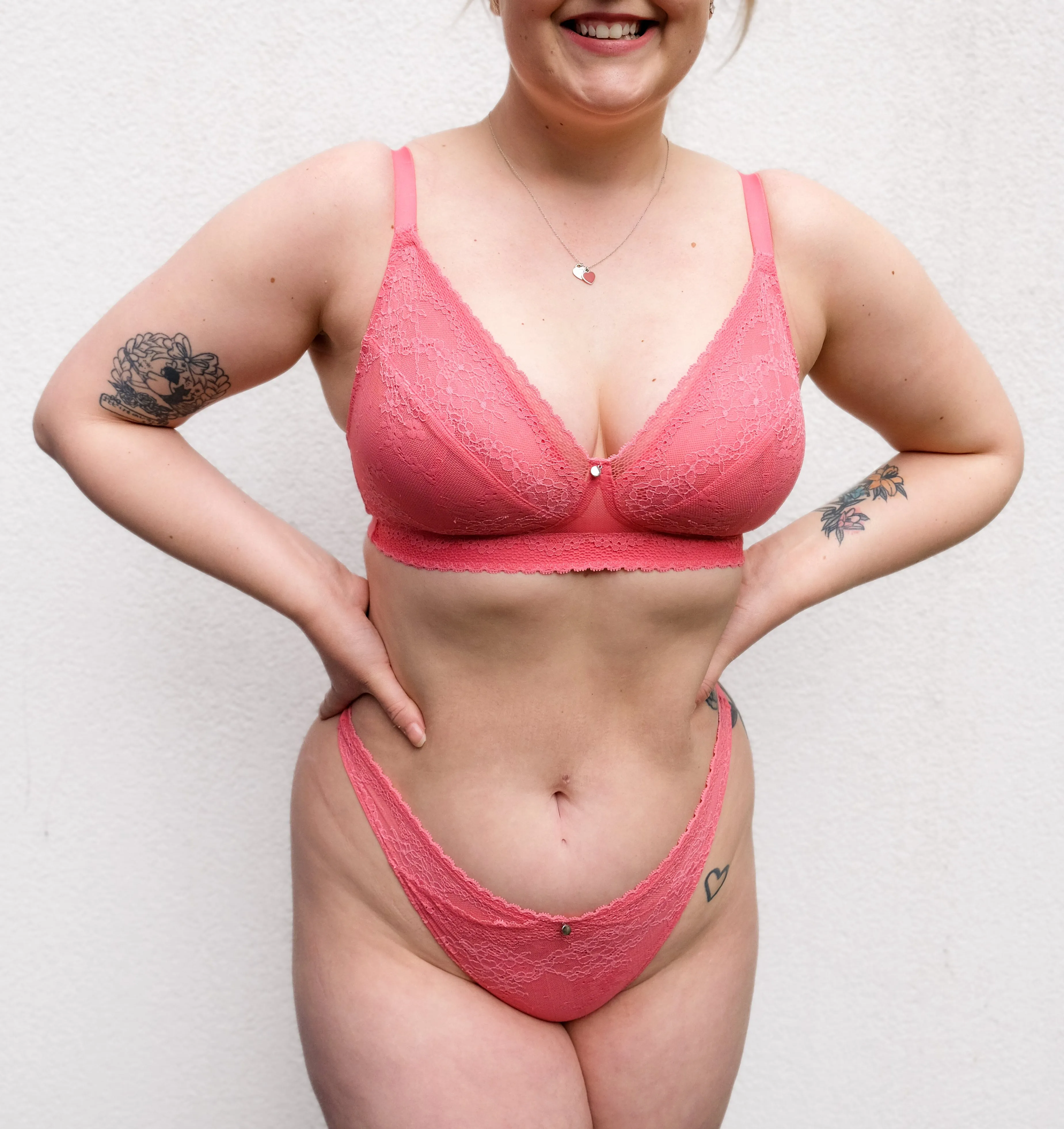 Floral lace thong [Coral]